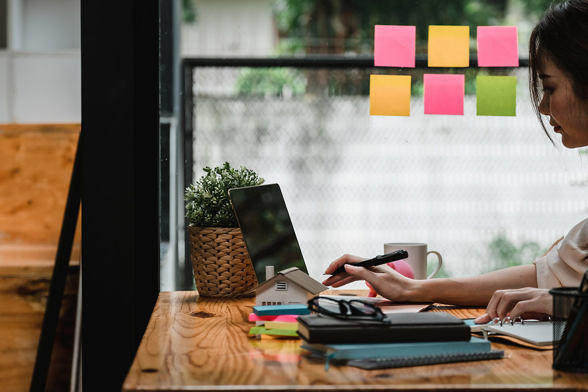 The importance of segmentation in intelligent telemarketing 1 B2B customer segmentation – clustered sticky notes on desk with woman planning on notepad